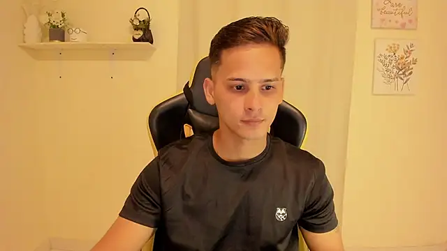 sexy andres01 online show from June 2026 10:10:01 PM