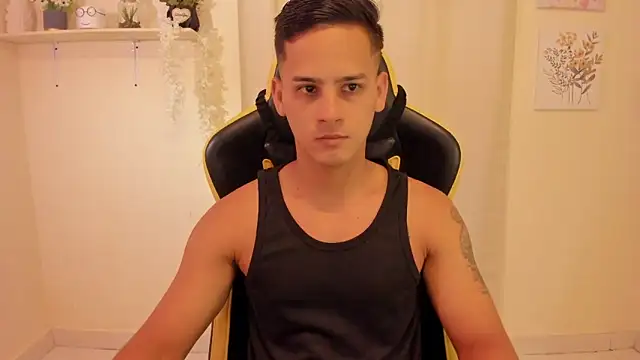 sexy andres01 online show from March 2026 01:33:01 PM