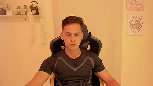sexy andres01 online show from April 2026 03:32:02 AM