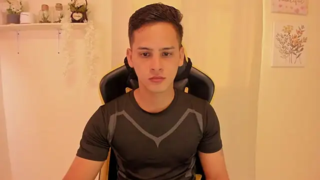 sexy andres01 online show from April 2026 02:31:01 PM