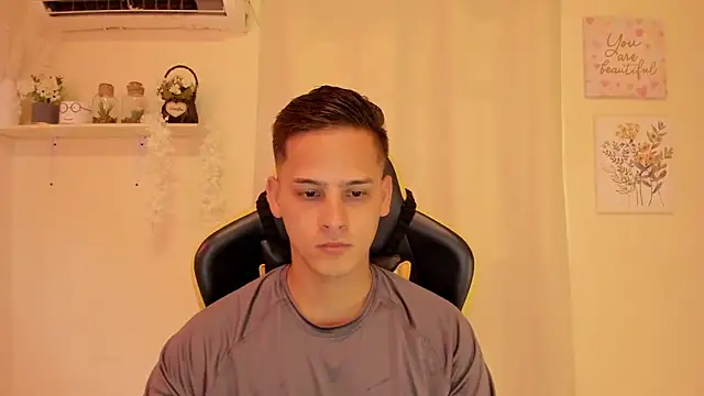 sexy andres01 online show from May 2026 01:36:01 PM