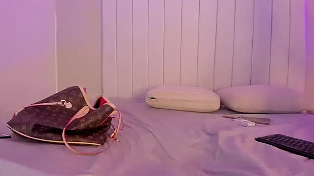 sophia walkett  online show from March 2026 01:54:01 PM