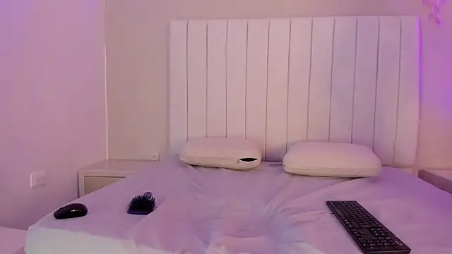 sophia walkett  online show from March 2026 02:07:02 PM