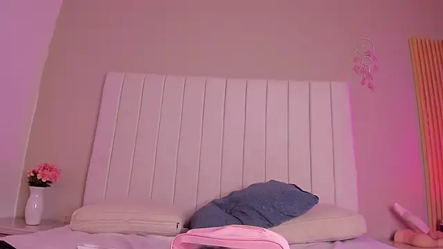 sophia walkett  online show from April 2026 02:08:01 PM