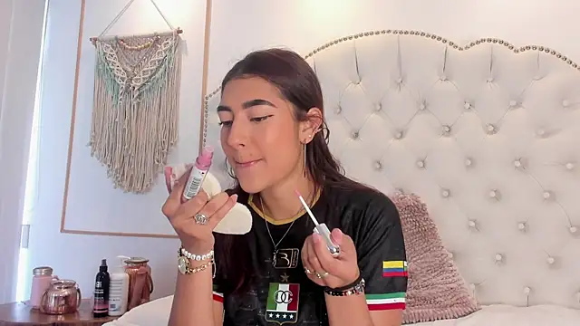 Sara funy online show from March 2026 12:32:02 PM