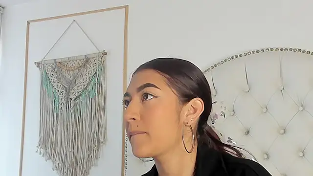 Sara funy online show from February 2026 01:00:01 PM