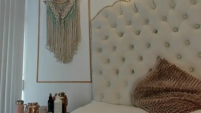 Sara funy online show from February 2026 12:27:01 PM