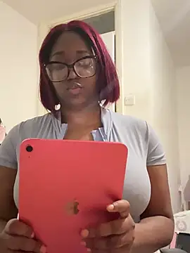 sweetzberri2 online show from February 2026 07:24:01 PM