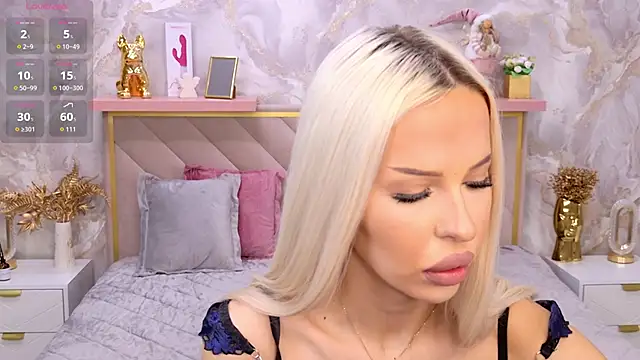 EvaXElfi online show from March 2026 12:44:02 AM