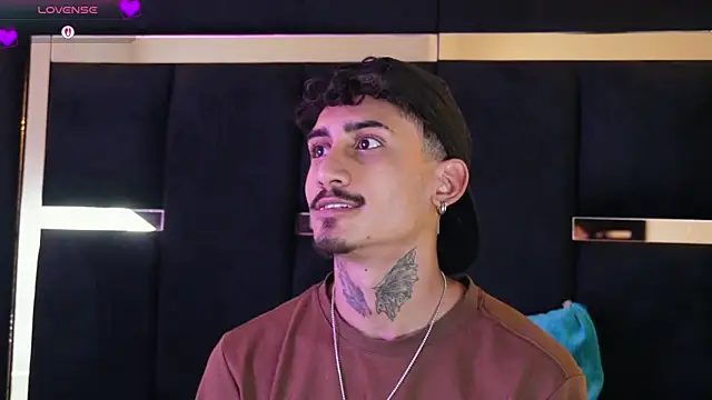 Snapshot of Dark_Eros_ chatting on March 2026 07:32:01 PM Dark Eros online show from March 2026 07:32:01 PM