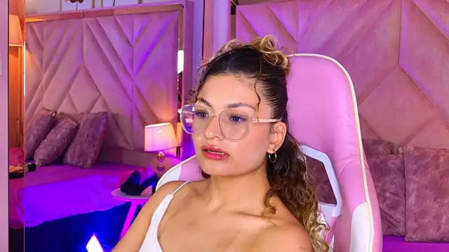 emilyjonesss  online show from April 2026 08:26:02 PM