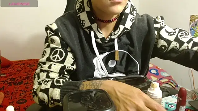 Divinejewel69 online show from April 2026 09:58:02 AM