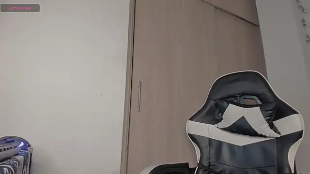 Axel  Blaze online show from April 2026 12:39:01 PM