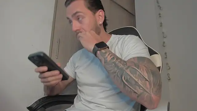 Axel  Blaze online show from April 2026 12:17:01 PM