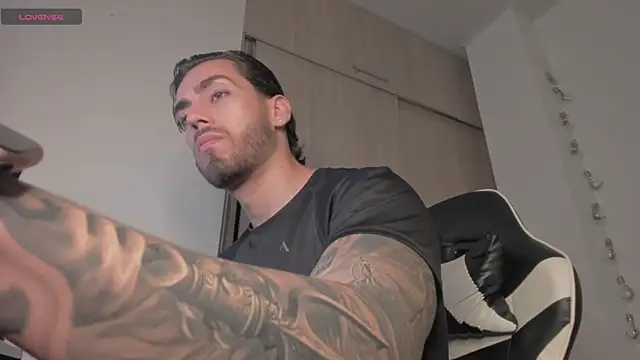 Axel  Blaze online show from April 2026 12:34:01 PM