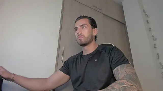 Axel  Blaze online show from April 2026 12:18:02 PM