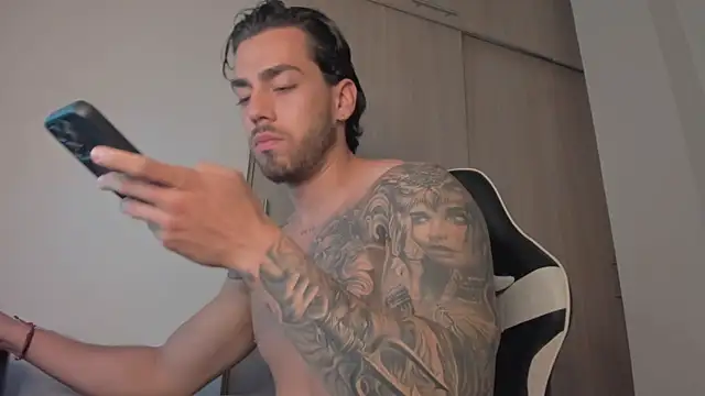 Axel  Blaze online show from May 2026 01:21:01 PM