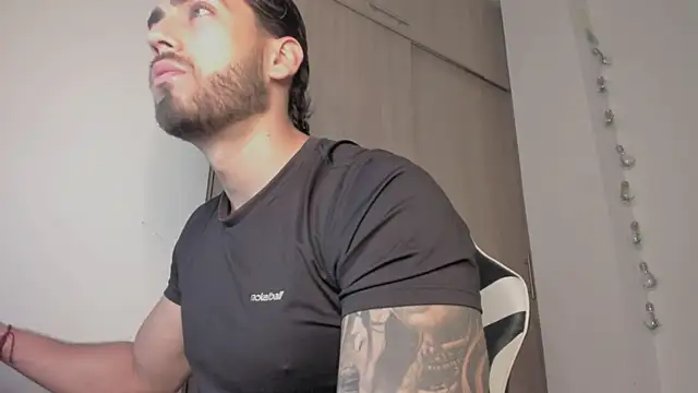 Axel  Blaze online show from April 2026 01:03:01 PM