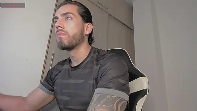 Axel  Blaze online show from April 2026 12:31:02 PM