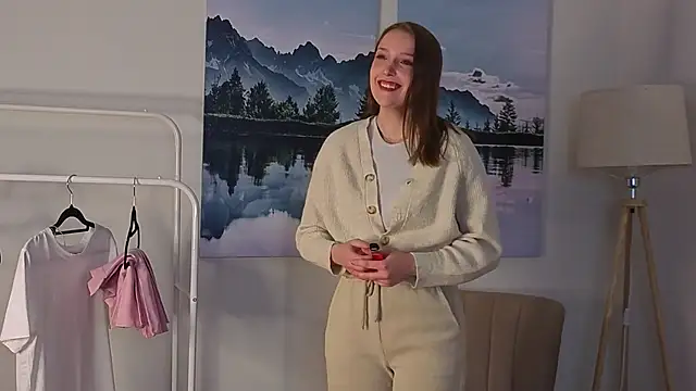 Snapshot of AraSuits chatting on February 2026 06:02:01 AM AraSuits online show from February 2026 06:02:01 AM