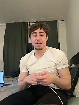 Snapshot of enzo_savagee chatting on February 2026 07:15:01 PM enzo savagee online show from February 2026 07:15:01 PM