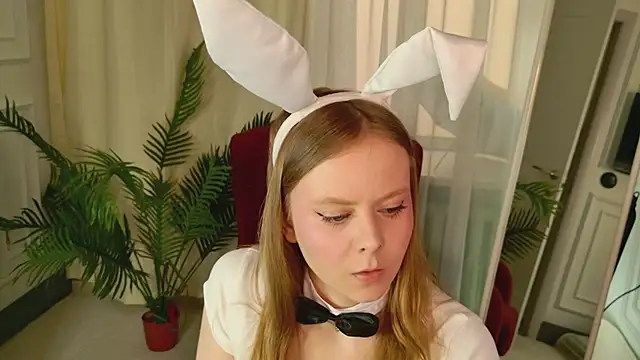 Sophie Peach  online show from April 2026 02:19:01 PM