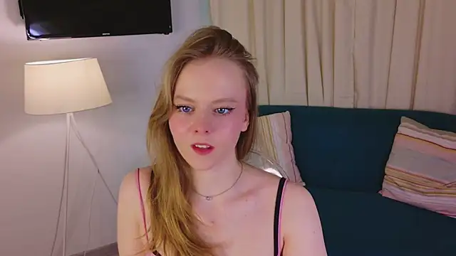 Sophie Peach  online show from March 2026 02:13:01 PM