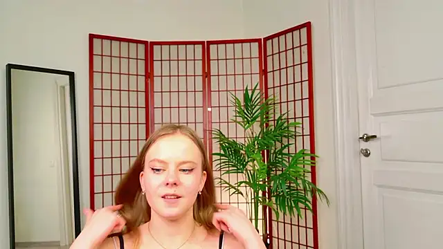 Sophie Peach  online show from March 2026 02:11:01 PM