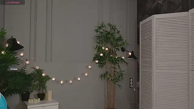 Sophie Peach  online show from March 2026 02:10:01 PM