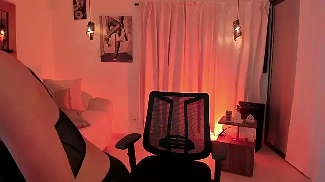 Snapshot of IsabellaLux_ chatting on July 2026 07:42:02 PM IsabellaLux online show from July 2026 07:42:02 PM