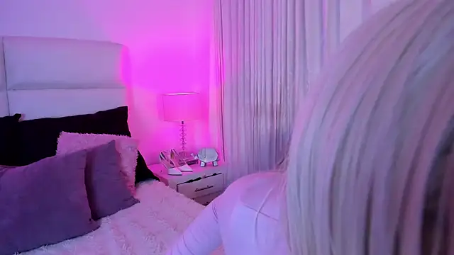 ZafiroMartini  online show from April 2026 10:55:02 PM