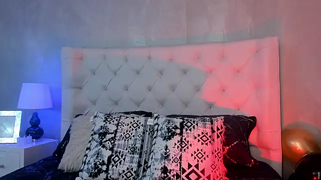 Ivi jones  online show from March 2026 07:03:02 PM