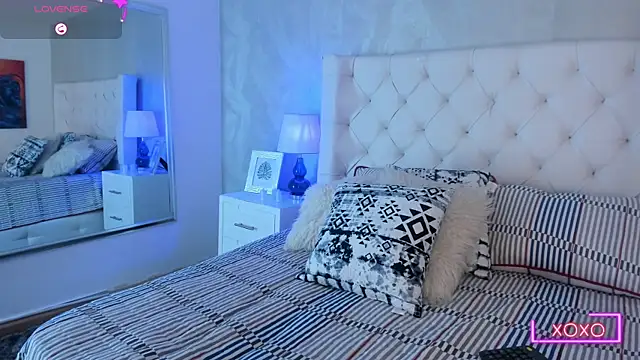 Ivi jones  online show from April 2026 08:15:02 PM