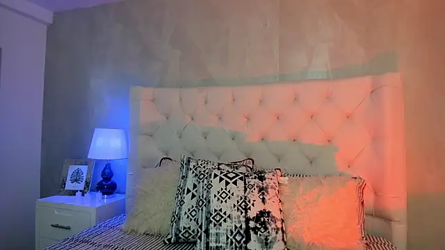 Ivi jones  online show from March 2026 07:16:01 PM