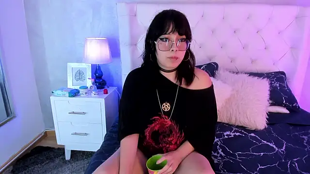 Ivi jones  online show from March 2026 07:17:01 PM