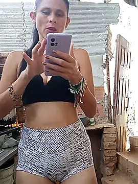 yuliitza4 online show from June 2026 03:10:02 PM