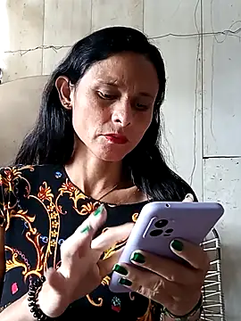 yuliitza4 online show from April 2026 02:47:02 PM