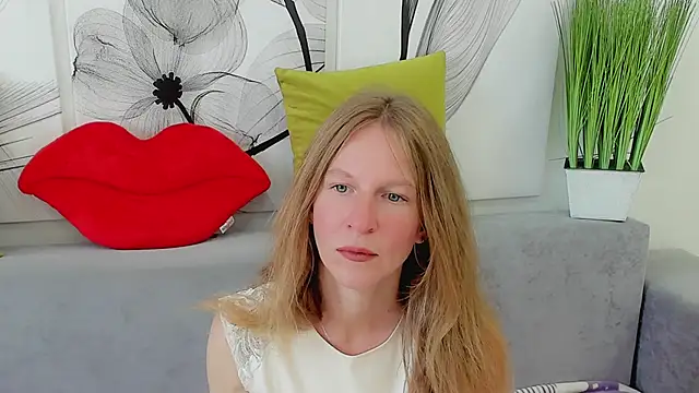 Snapshot of Mira_XOo chatting on June 2026 02:01:02 PM Mira XOo online show from June 2026 02:01:02 PM
