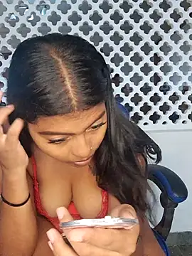 Coraline em online show from March 2026 06:44:02 PM