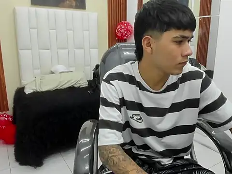 Snapshot of Thiago_collinss chatting on February 2026 11:05:02 PM Thiago collinss online show from February 2026 11:05:02 PM