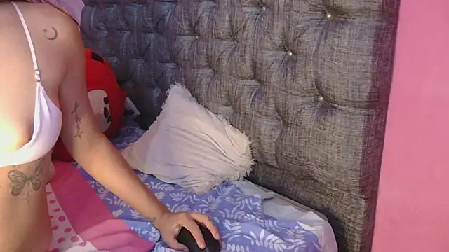 Snapshot of mia_luna88 chatting on February 2026 05:24:01 PM mia luna88 online show from February 2026 05:24:01 PM