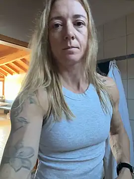 Snapshot of FitAnna chatting on February 2026 08:58:02 AM FitAnna online show from February 2026 08:58:02 AM