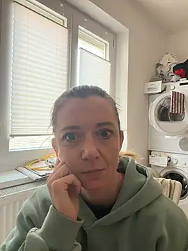 Snapshot of FitAnna chatting on February 2026 01:22:01 PM FitAnna online show from February 2026 01:22:01 PM