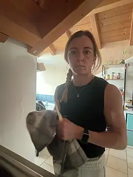 Snapshot of FitAnna chatting on March 2026 02:57:01 PM FitAnna online show from March 2026 02:57:01 PM