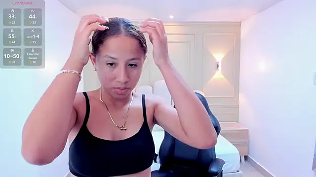 LESLYSIMPSON online show from May 2026 07:35:01 PM