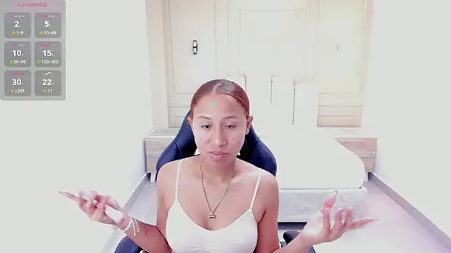 LESLYSIMPSON online show from April 2026 07:26:02 PM