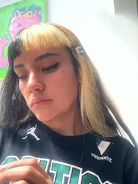 Sara 92 online show from April 2026 07:07:02 PM