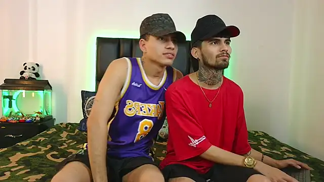 Dereek Hot online show from March 2026 03:32:01 AM