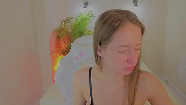 Snapshot of Bella_McKenzie chatting on March 2026 01:45:02 AM Bella McKenzie online show from March 2026 01:45:02 AM