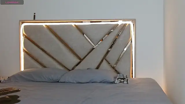 oliver   saint online show from March 2026 11:28:01 PM